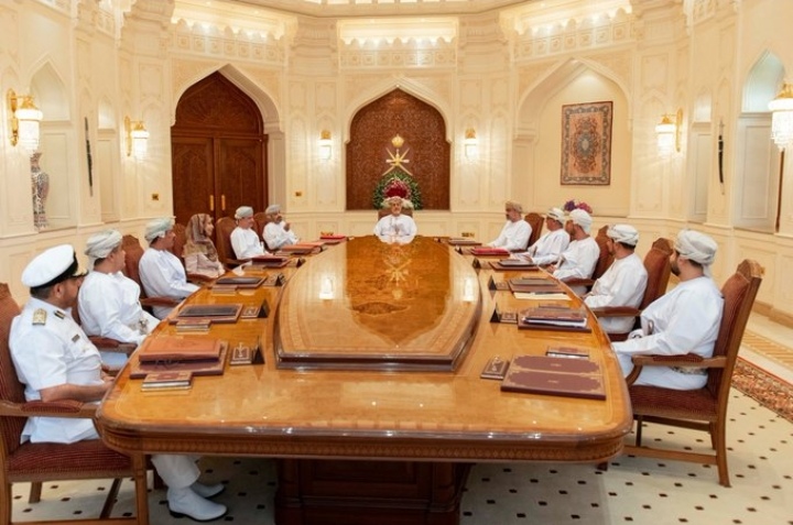 جلالة السلطان المعظم يترأس اجتماعًا للجنة العليا بولاية صلالة