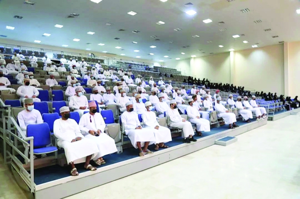 أسبوع تعريفي بجامعة التقنية بصور