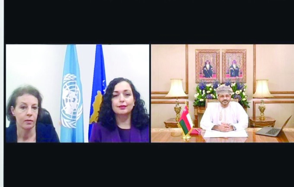 بدر بن حمد يبحث تعزيز التعاون مع رئيسة كوسوفو ووزير خارجية لاتفيا