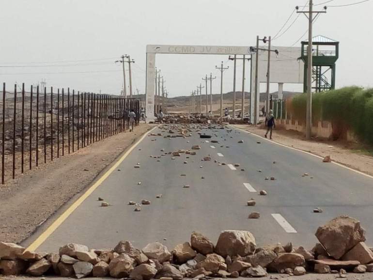 قطع طرق و”اعتداءات” على مرافق كهرباء ونفط.. حكومة حمدوك تتهم “الفلول” وتهدد بالحسم