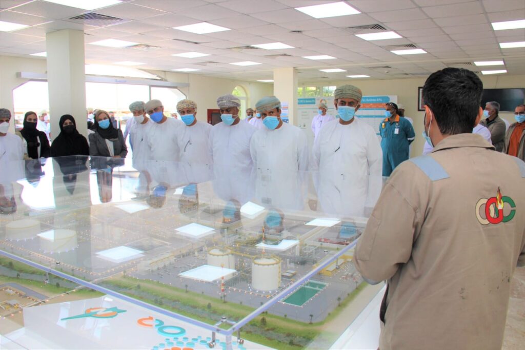 مجلس إدارة الهيئة العامة للمناطق الاقتصادية الخاصة والمناطق الحرة يلتقي بالرؤساء التنفيذيين في المنطقة الحرة بصلالة ويعقد اجتماعه الثالث لعام 2021 3 IMG 20210925 WA0024