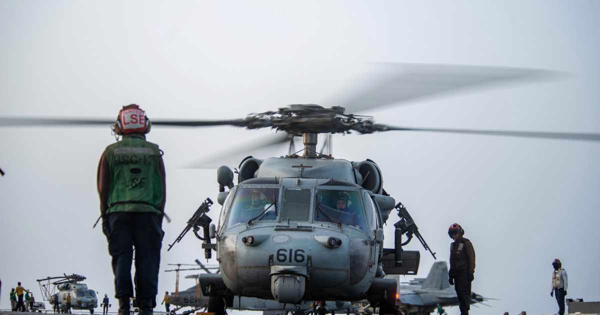 البحرية الأميركية تعلن وفاة 5 من أفراد طاقم مروحية تحطمت جنوب كاليفورنيا