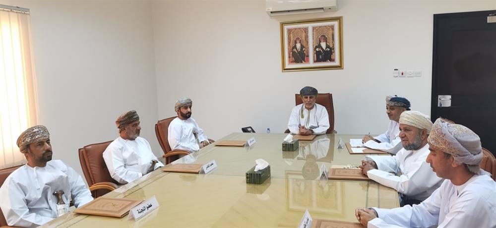 اجتماع لجنة الشؤون البلدية بولاية سمائل