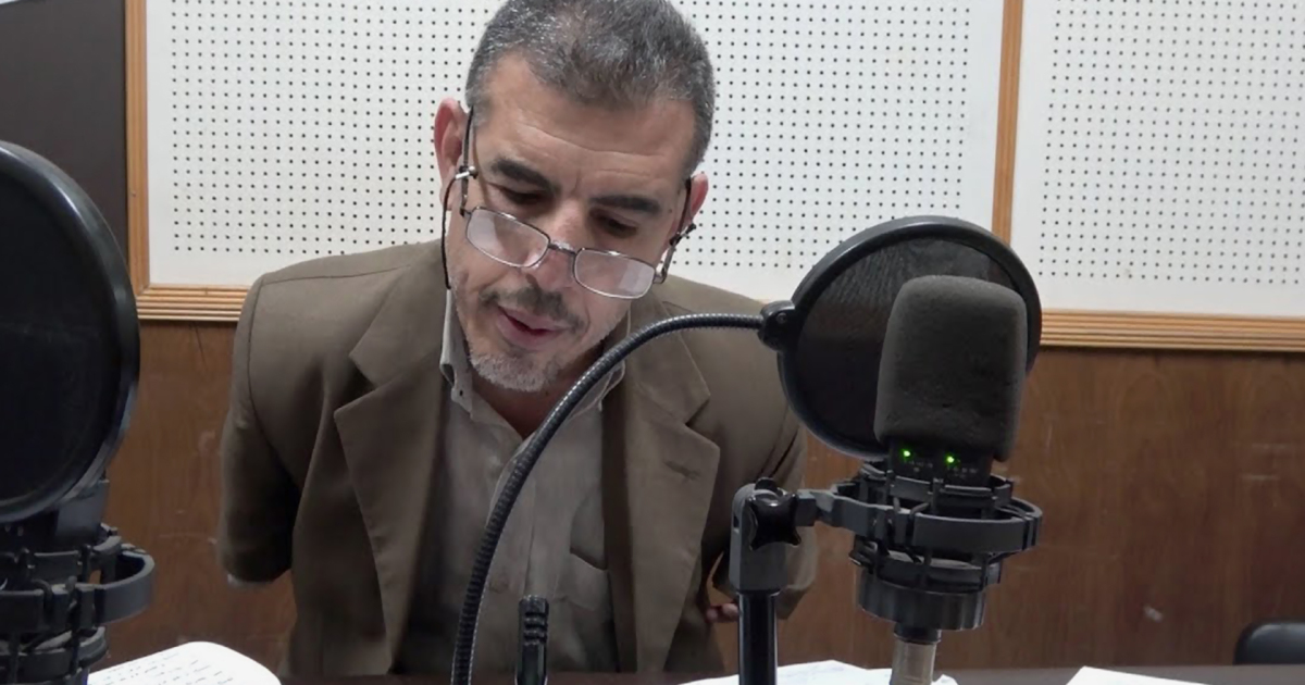 “الرضا لمن يرضى”.. رضا عبد السلام أول رئيس لإذاعة مصرية بلا ذراعين