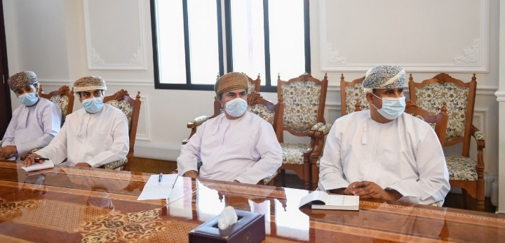 وزير الإعلام يؤكد جاهزية الإعلام العماني في التعاطي مع تأثيرات وتطورات إعصار " شاهين " 4 IMG ٢٠٢١١٠٠٢ ١٦٤٨٢٠