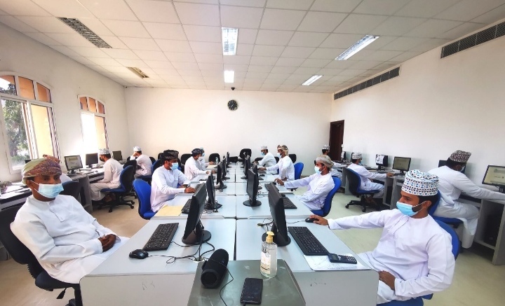 وزارة العمل تبدأ المحطة الثانية من الاختبارات التحريرية للإعلان السابع للفرص الوظيفية للباحثين عن العمل 3 IMG ٢٠٢١١٠١٦ ١٢٣٦٥٣