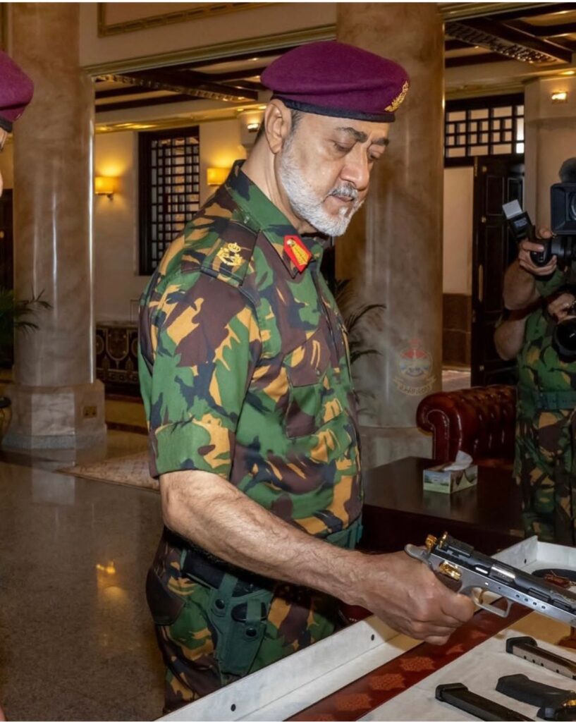 جلالة السلطان المعظم يزور قيادة الحرس السلطاني العماني 4 IMG 20211229 WA0030