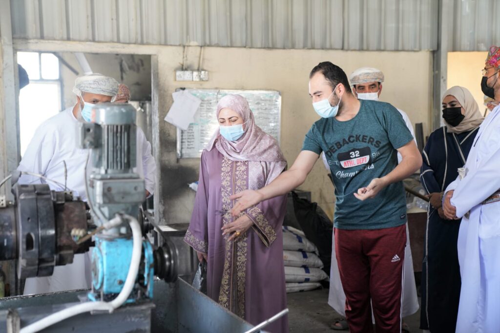 وزيرة التعليم العالي والبحث العلمي والابتكار تطّلع على مشاريع مدينة البريمي الصناعية 2 IMG 20220117 WA0025