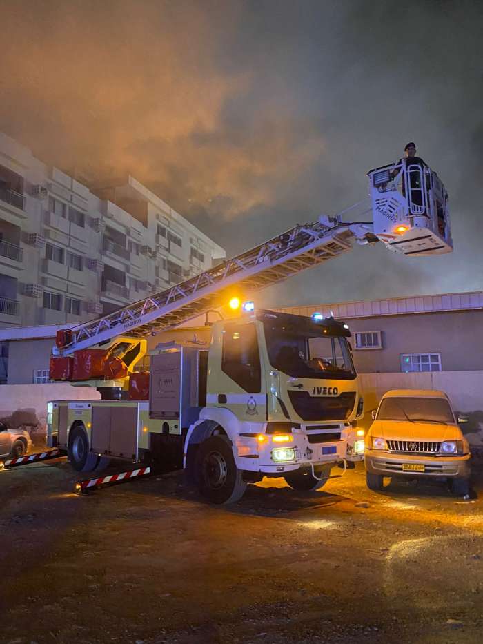 Major fire in Ruwi building, firefighters on site