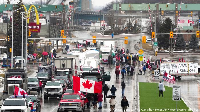 Canadian judge orders blockade must end at US border bridge