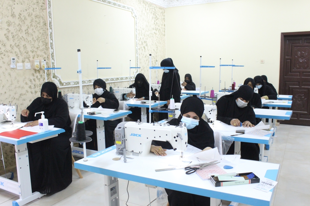 تدشين معمل خياطة لنساء الأسر المعسرة بضنك