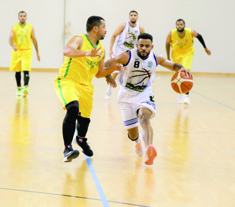 السيب يواجه نزوى في مواجهة مثيرة بالسلة