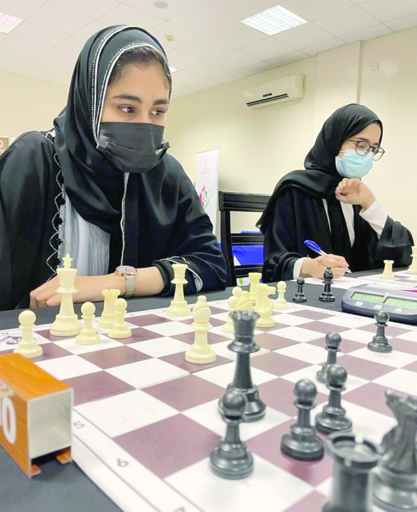 منافسات قوية في بطولة عُمان الفردية للشطرنج لفئتي المرأة والناشئات