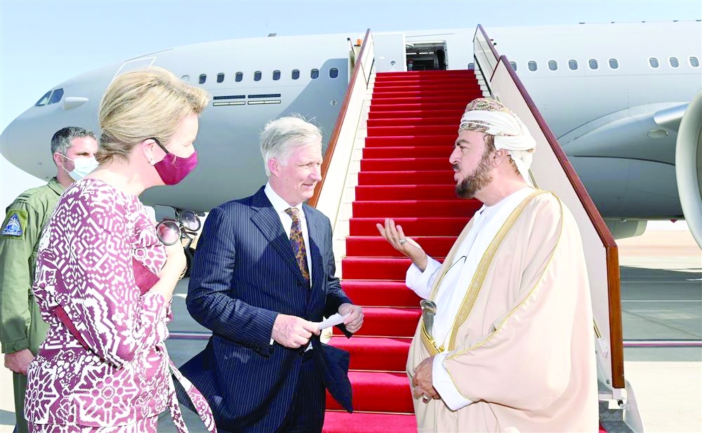 ملك البلجيكيين وقرينته يغادران سلطنة عمان