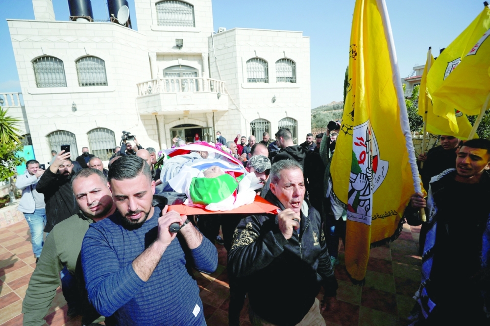 رئيس المحكمة الدستورية السابق بجنوب إفريقيا يعتذر بعد تصريحات مؤيدة لاسرائيل
تصاعد الخلافات الفلسطينية الداخلية قبيل اجتماعات مرتقبة لمنظمة التحرير برام الله غدا