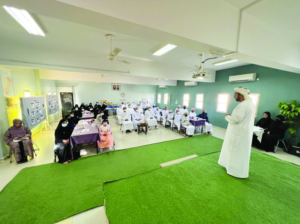 مبادرة لتطوير مهارات الناشئة في القيادة والخطابة بالبريمي