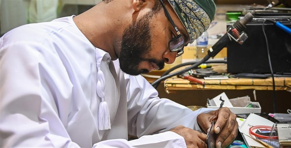 محمد الصلتي.. شغف في التقنية وبرمجة الهواتف الذكية