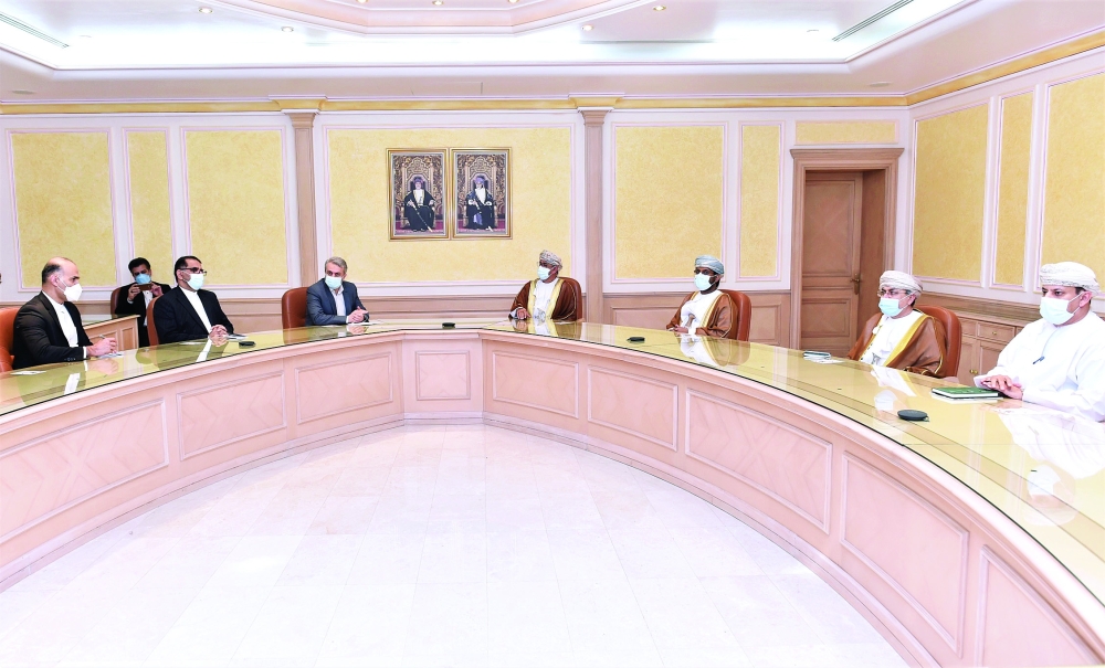 بحث تعزيز التعاون في المجالات الصحية مع إيران