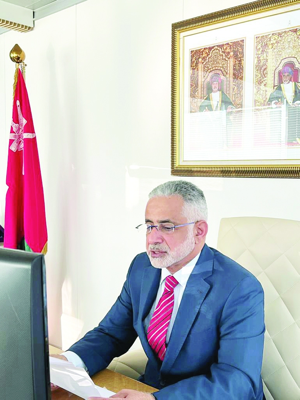 نولي اهتمامًا بتطوير مناهج تقنية المعلومات ومهارات المتعلمين