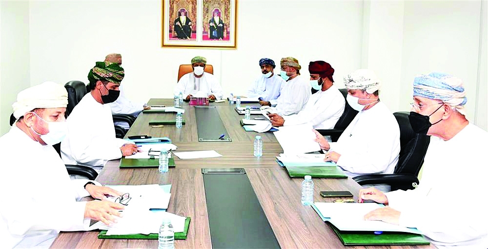 تدارس إنشاء الخدمات في المغسيل وتجمع عدونب السكني بصلالة