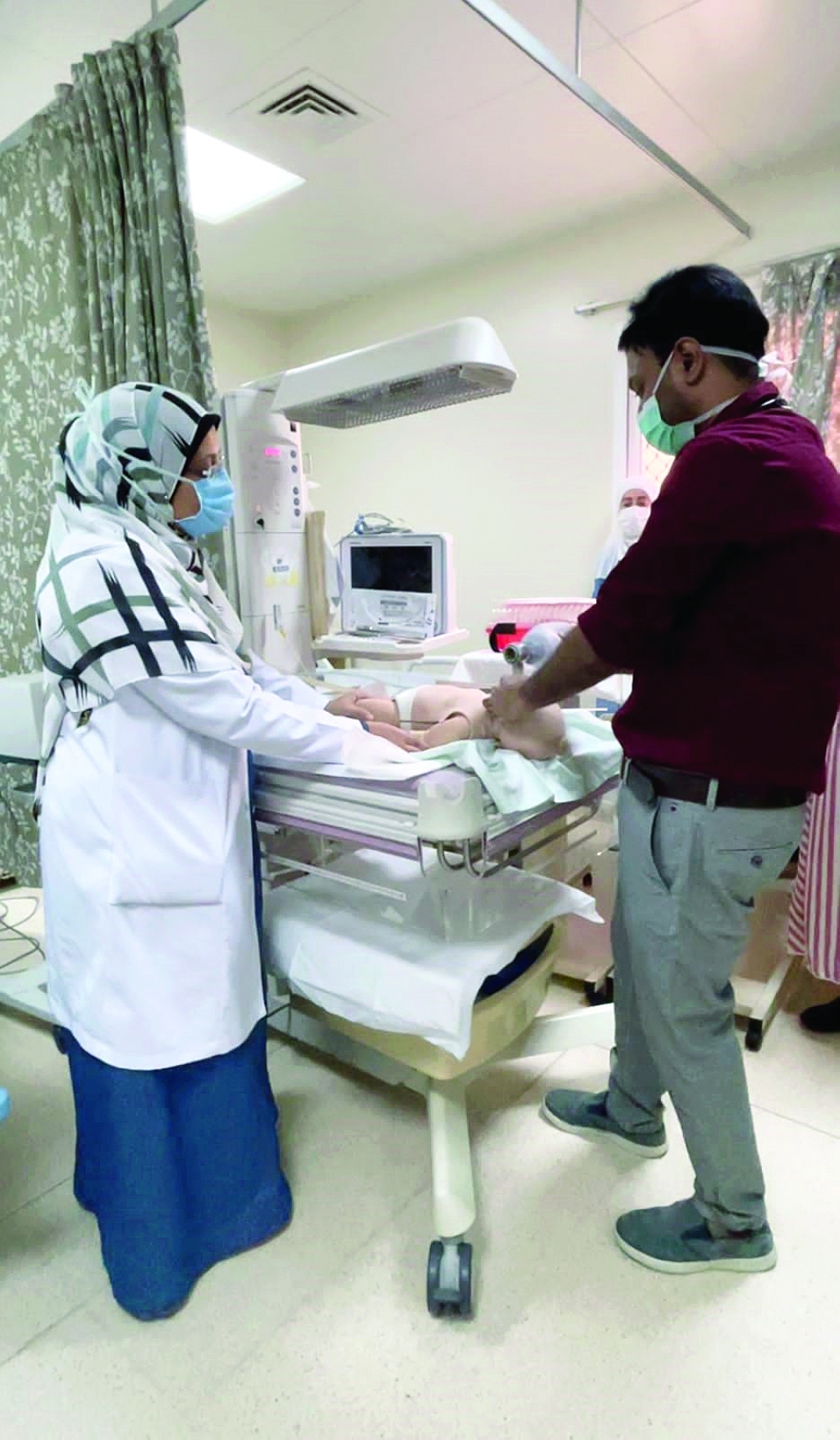 التدريب على إنعاش حديثي الولادة بمستشفى دبا