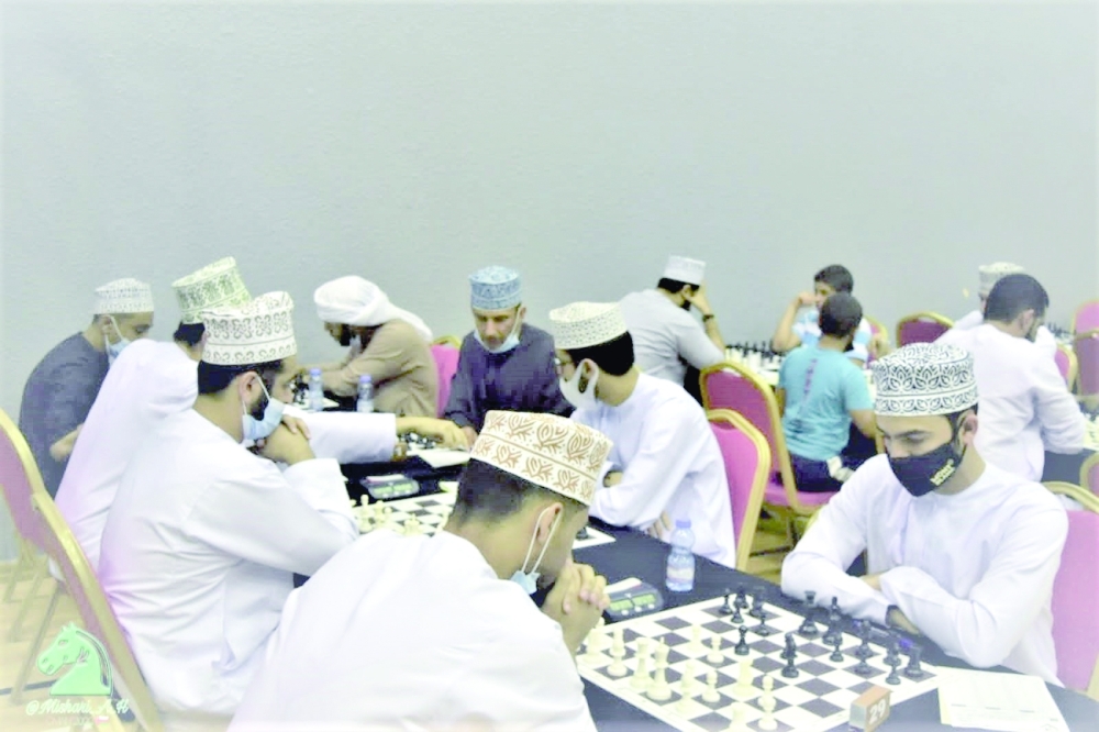منافسات مثيرة في انطلاق بطولة عمان الفردية للشطرنج