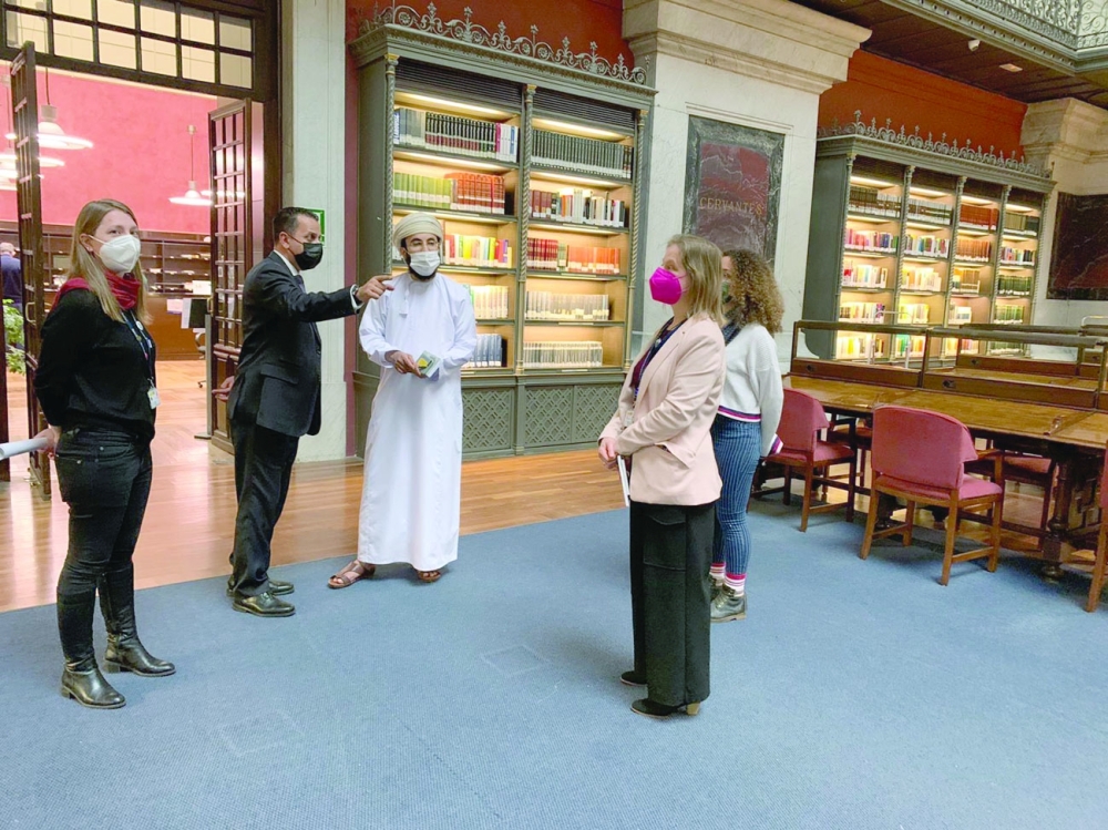 النادي الثقافي يزور أعرق المكتبات بإسبانيا والبرتغال ويتعرف على كنوزها الثقافية والتاريخية