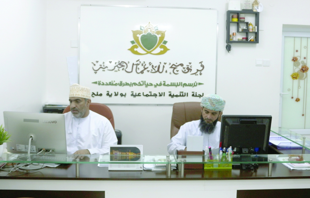 “منح للأعمال الخيرية” يقدم مساعدات بنصف مليون ريال عماني