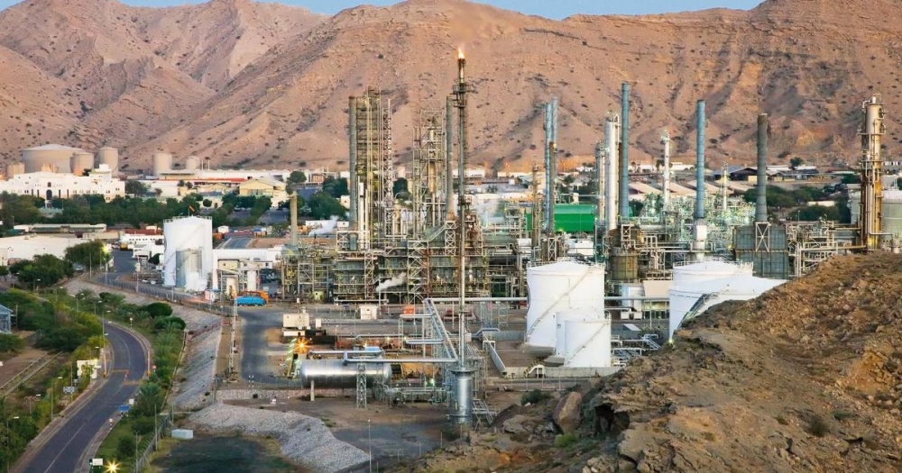 أسعار النفط تواصل الصعود بدعم من التوترات السياسية وتراجع المعروض