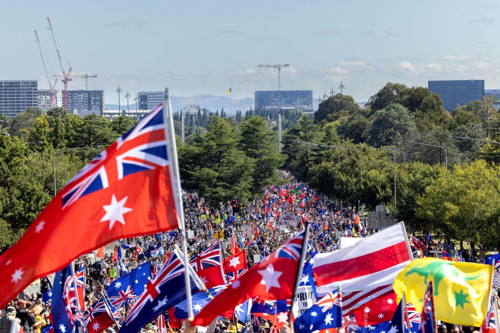 آلاف الأستراليين يتظاهرون ضد أخذ اللقاح