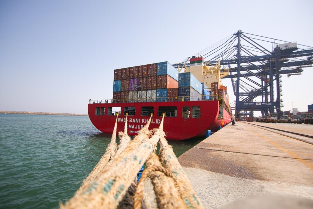 ميناء صحار يستقبل أولى رحلات الخط الملاحي الجديد من موانئ سنغافورة وماليزيا