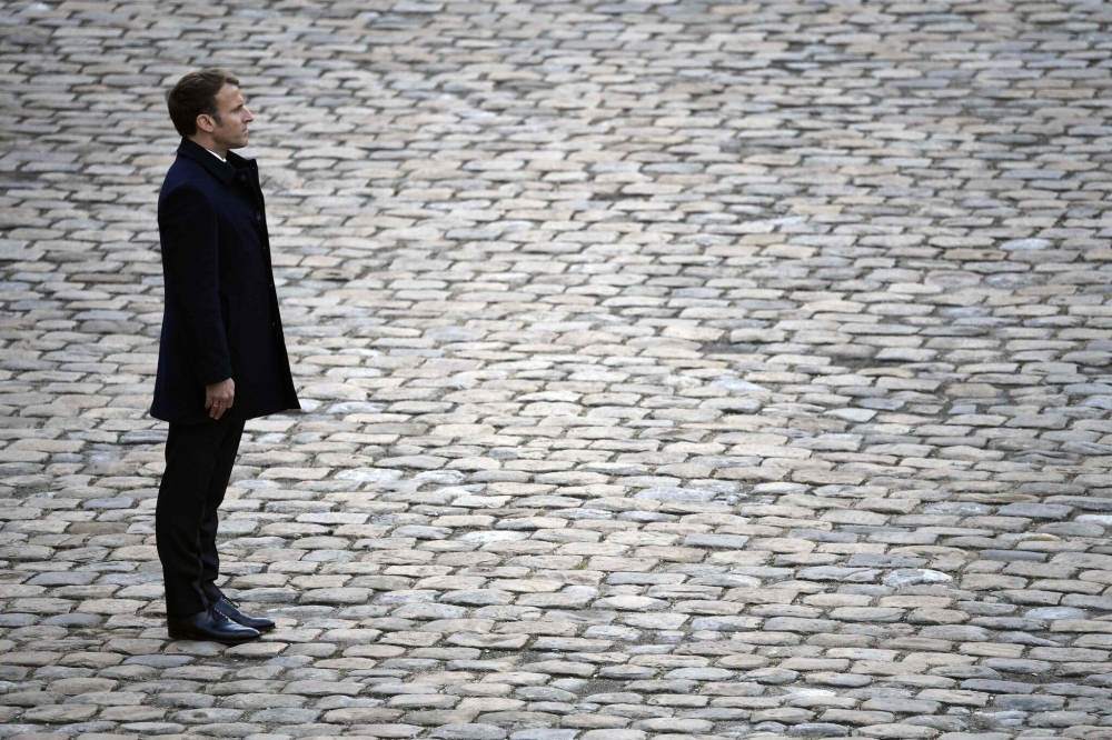 إيمانويل ماكرون في متاهته