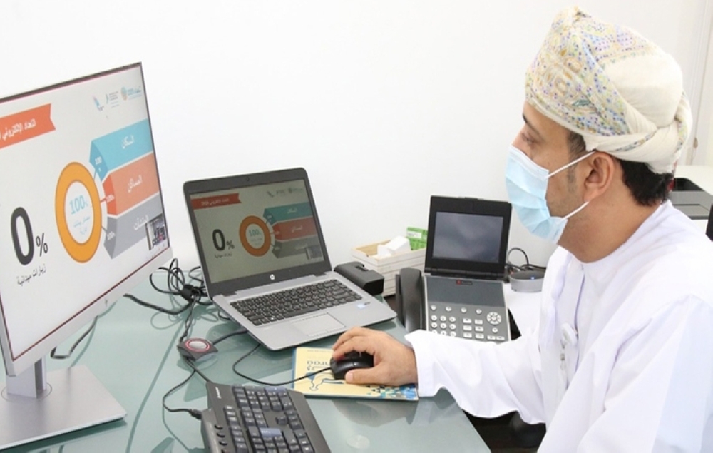 مركز الإحصاء في أبوظبي يستفيد من تجربة سلطنة عمان بالتعداد الإلكتروني 2020