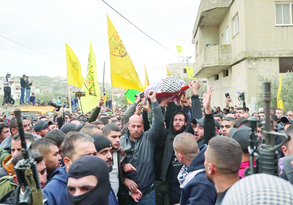 تشييع فتى قتل برصاص الاحتلال بالضفة واعتقال 7 قبالة ساحل غزة