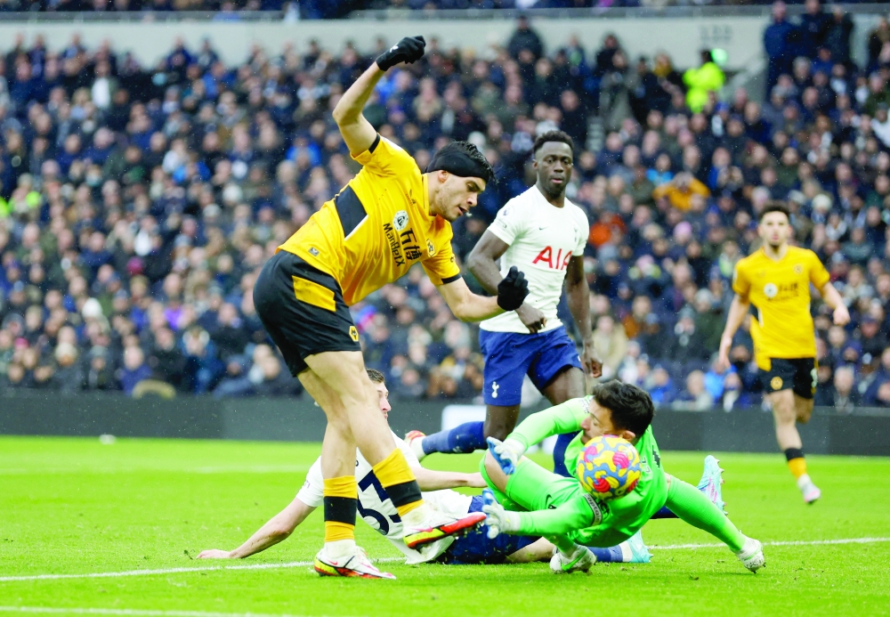 Wolves lift game to blank Tottenham