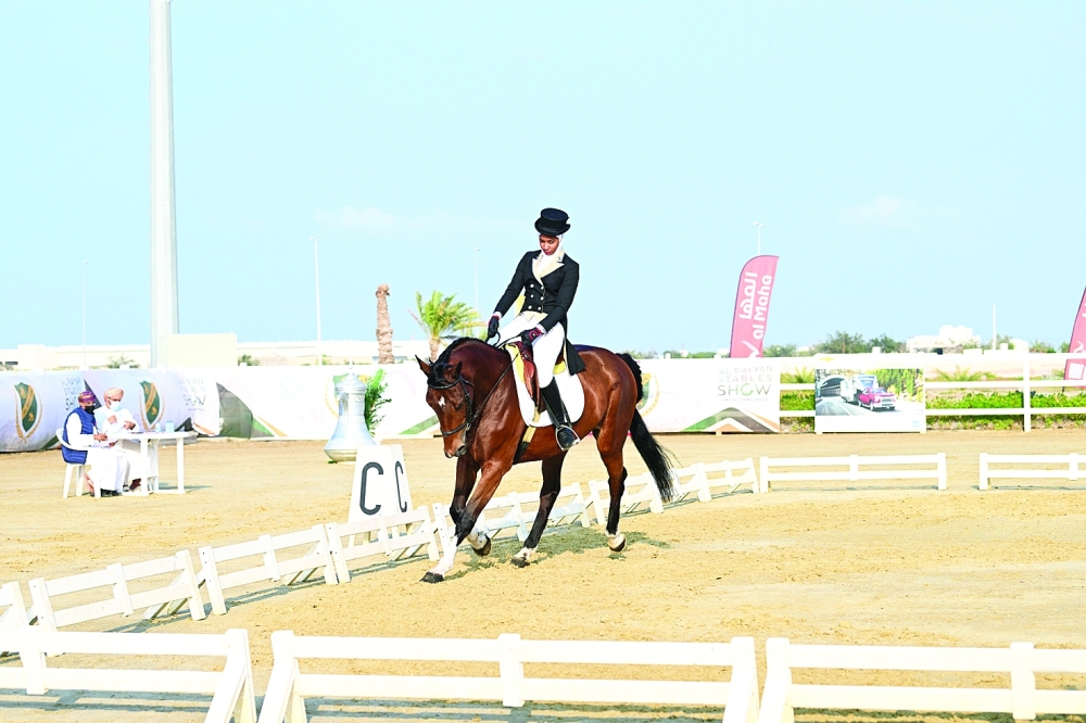 منافسة كبيرة في أولى مسابقات أدب الخيل بالرحبة