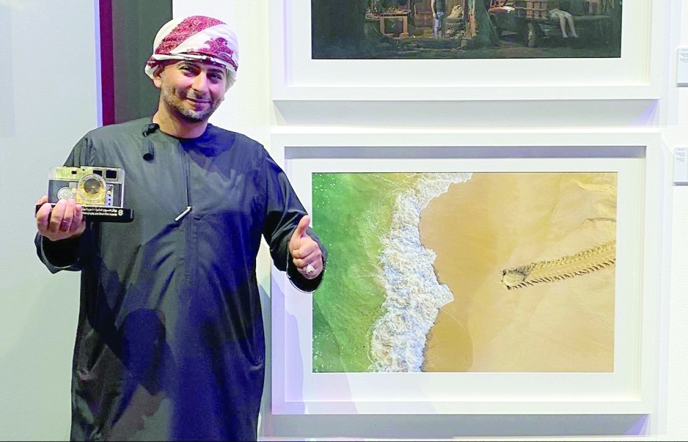 المصور قاسم الفارسي: فوزي في هذا الموسم بالجائزة الكبرى يعد انجاز لسلطنة عمان