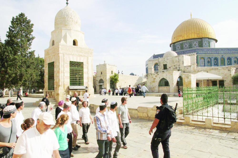 استشهاد فلسطيني برصاص الاحتلال في الضفة.. ومستوطنون يقتحمون الاقصى