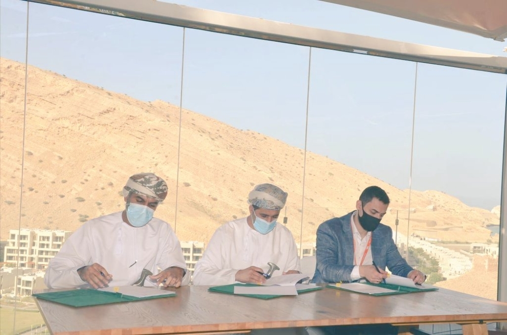 مسقط تدشن خدمات توصيل الطرود البريدية باستخدام طائرات «الدرون»