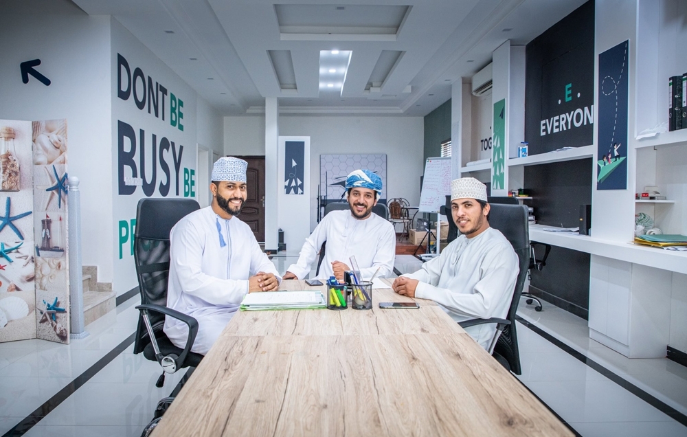 «العمل الحر».. هل ينذر بهجرة جماعية للموظفين؟!