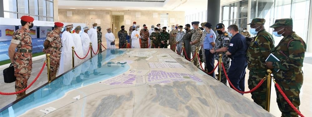 ملحقون عسكريون بسفارات عدد من الدول يزورون الدقم