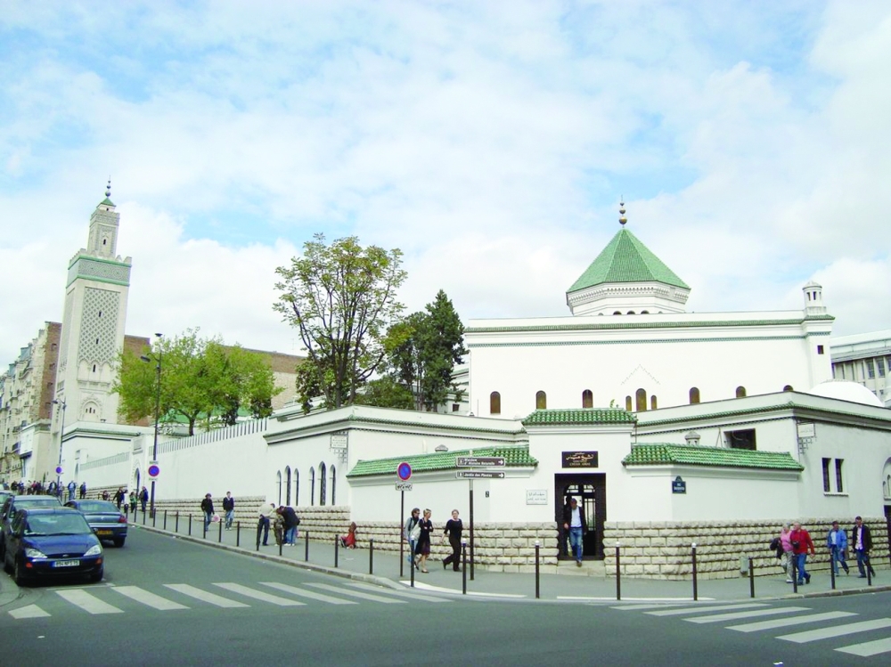 دونما صخب.. يهرب المسلمون من فرنسا