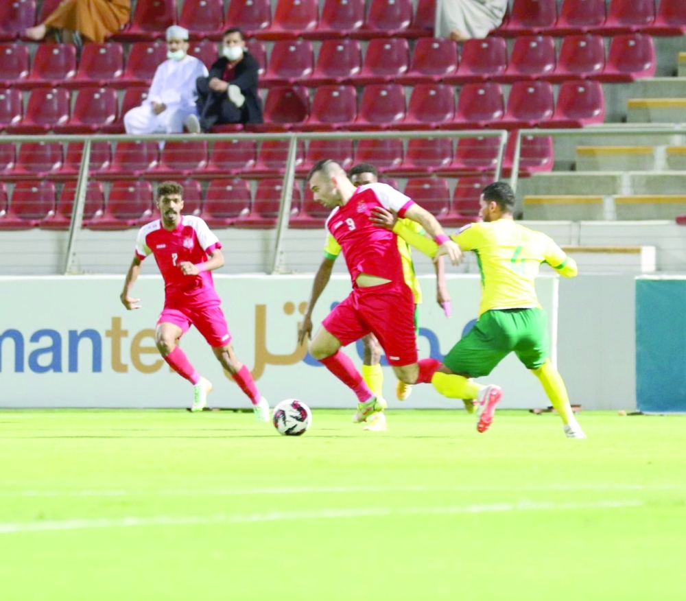 Dhofar hang on to lead