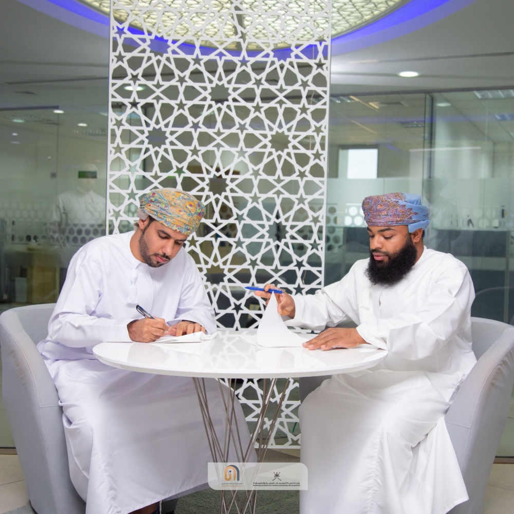 أكاديمية الابتكار الصناعي توقع عقود احتضان 3 شركات