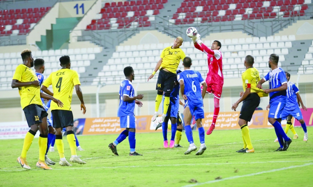 ظفار يتوج بطلا للشتاء .. وحصار مشدد من خماسي المطاردة