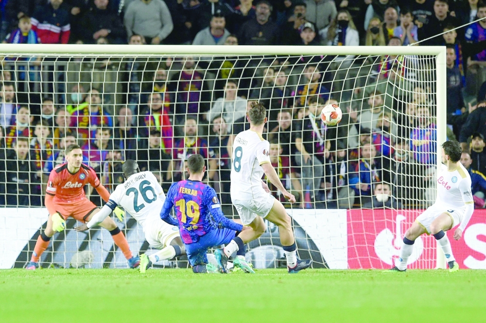 نابولي ينتزع تعادلاً من برشلونة ورينجرز يذل دورتموند !