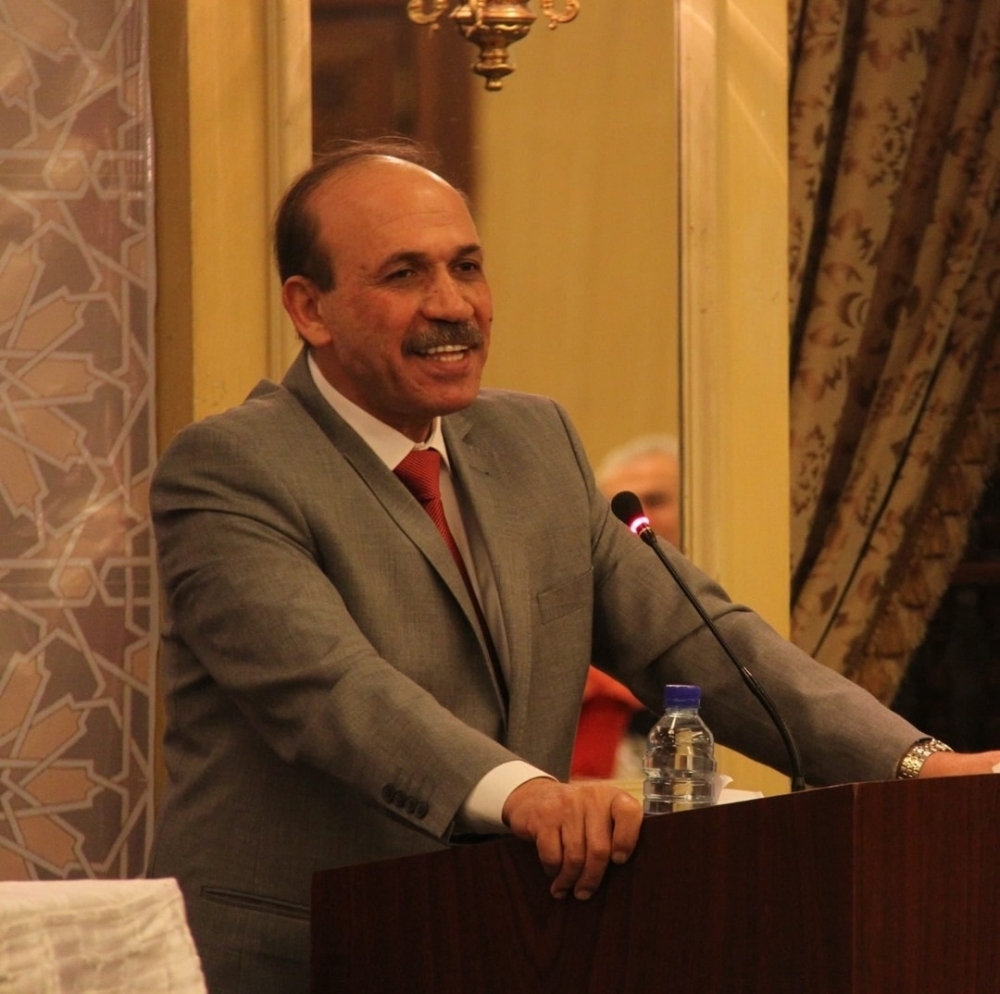 ما هو دور الحرب في ذلك..؟
ولمصلحة من تغلق المكتبات السورية أبوابها..؟ ولماذا يعزف الناس عن القراءة..؟