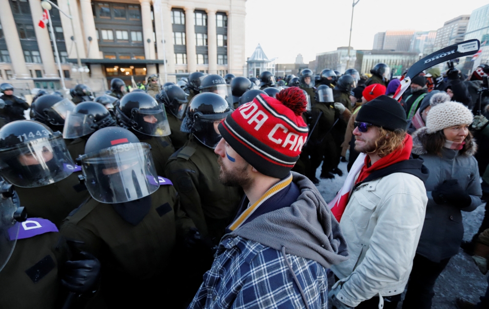 الصين تعتزم البدء في استخدام طريقة تعزيز غير متجانسة للتطعيم وبايدن يمدد حالة الطوارئ العامة بسبب كورونا