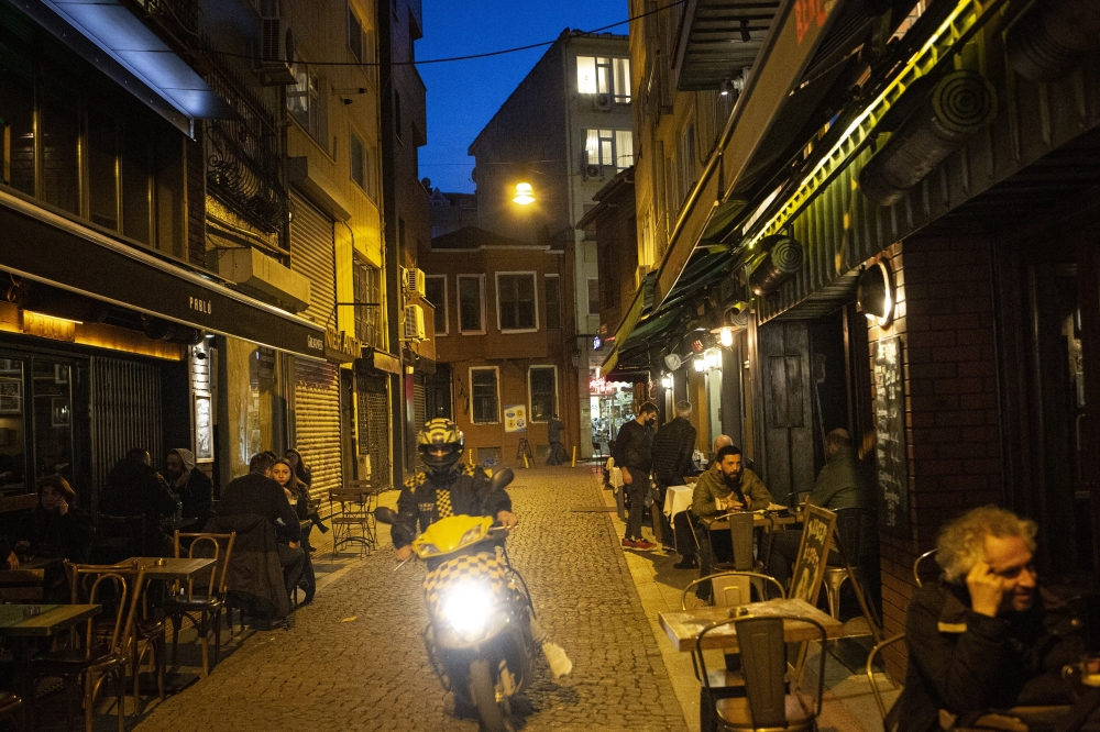 Soaring energy bills deepen crisis for Turks