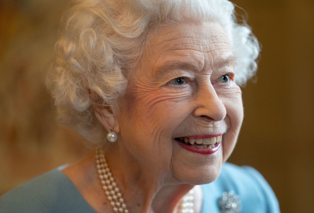 Britain's Queen Elizabeth catches COVID – Palace